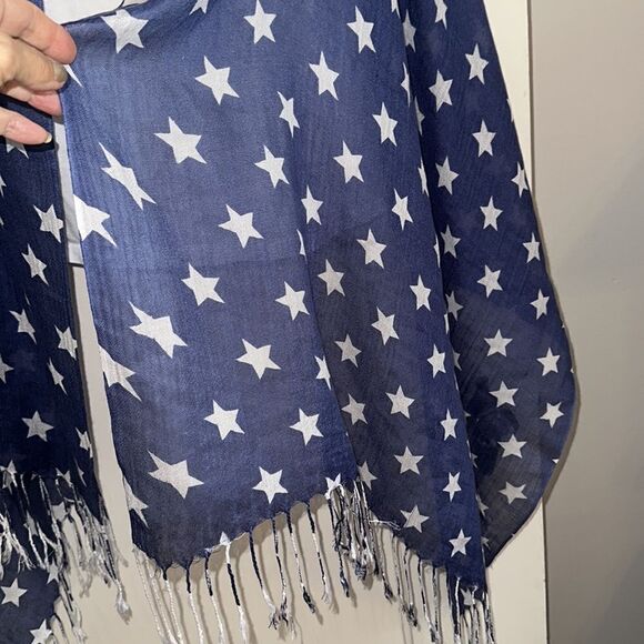 Thin blue shawl/wrap with white stars & fringe hem - Picture 3 of 6